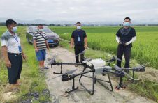 云南陇川：无人机化身“农药喷洒员”，解决群众忧心事
