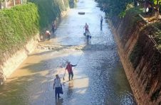 云南墨江这群“雨鞋者”用为民初心换河道清新