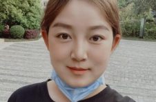 云南昆明小姐姐刘文芝公交车上救老人一命