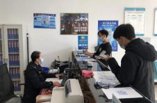 云南西畴：17项车驾管业务派出所“一窗通办”方便群众
