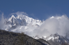 乘着“冬”风，云南丽江玉龙雪山冰雪旅游持续火热