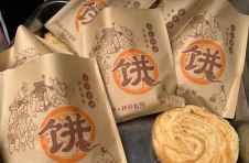 文山砚山：手工炭烤椒盐饼