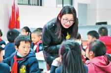 全国优秀共青团干部杨爱华：做校园里的一簇温暖火苗
