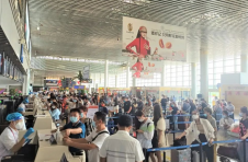 云南西双版纳机场单日旅客吞吐量近1万 航空旅游市场强势复苏