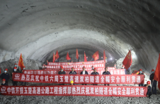 按下了“加速键”！云南玉楚高速最后一条长隧贯通