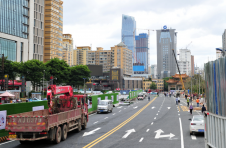 昆明金碧路金碧广场段提升改造工程进入第二期 通行道路由北半幅转至南半幅
