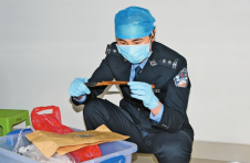 全国特级优秀人民警察饶惠莹：25载奋战刑侦痕迹检验一线