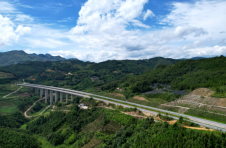 新速度点亮新生活！云南蒙屏高速公路通车一周年