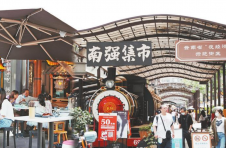 云南昆明餐饮业蹒跚回暖