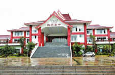 带着茶农闯市场 云南西双版纳勐海县茶企订单式收购茶叶
