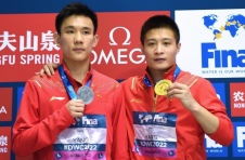 云南红河石屏小伙杨昊跳水世界杯勇夺1金1银