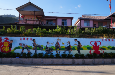 云南西盟：多彩墙画绘出美丽乡村新风貌